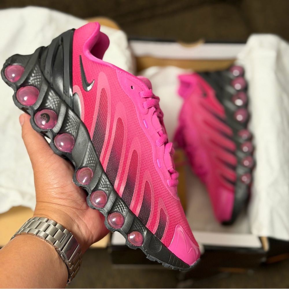 Size 7.5 Nike Women's Air Max DN8 Laser Fuchsia Pink and Black Athletic Shoes